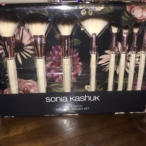 NEW Sonia Kashuk limited edition 8 piece brush set